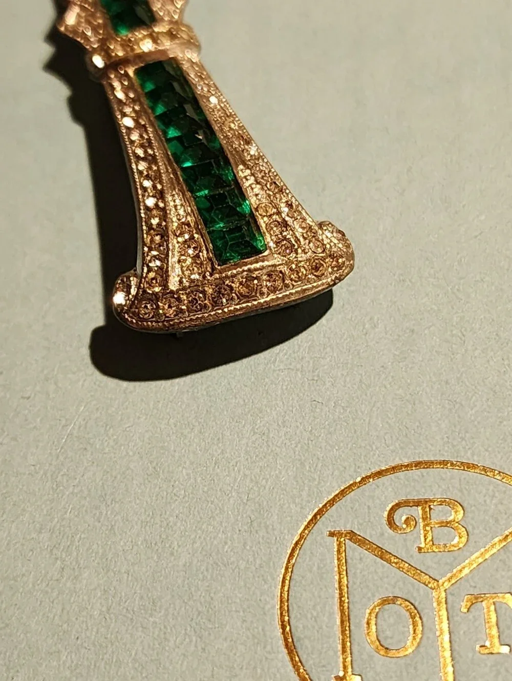Vintage Art Deco Inspired Emerald Green Rhinestone Metal Dress Clip Brooch